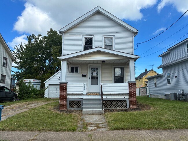 Building Photo - 206 W 32nd St