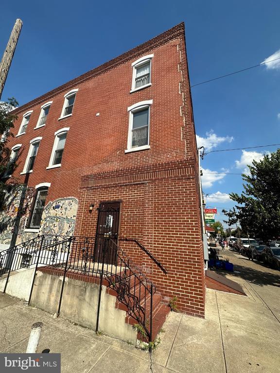 Building Photo - 1019 Christian St