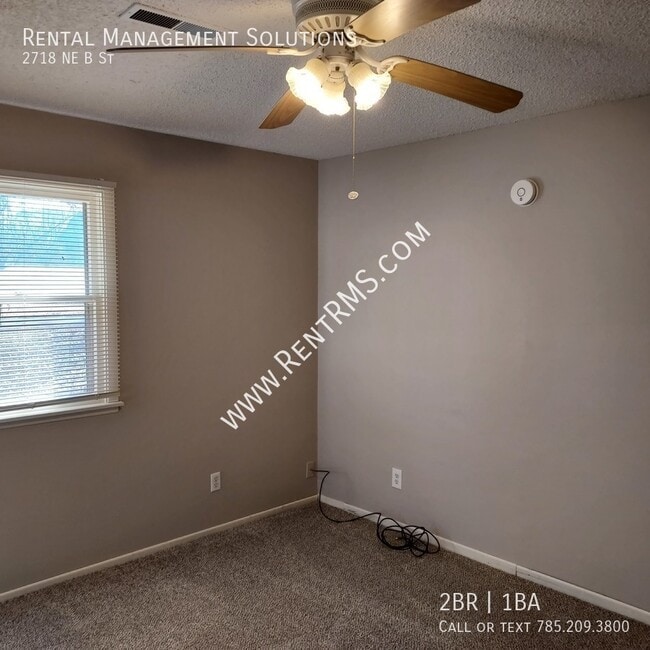 Building Photo - 2718 NE B St