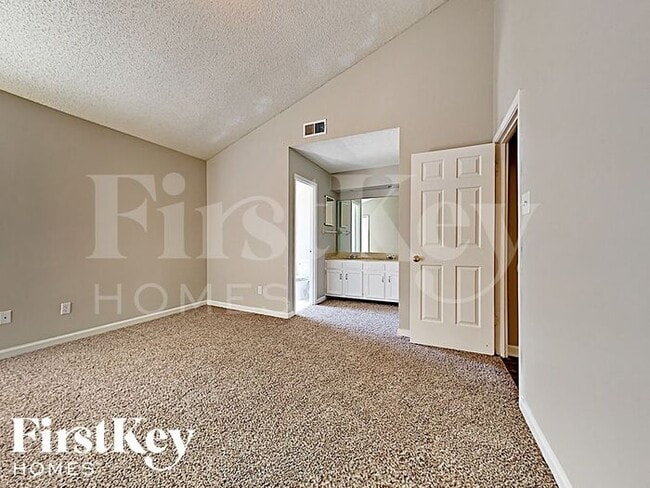 Building Photo - 5961 Wedgewood Cove