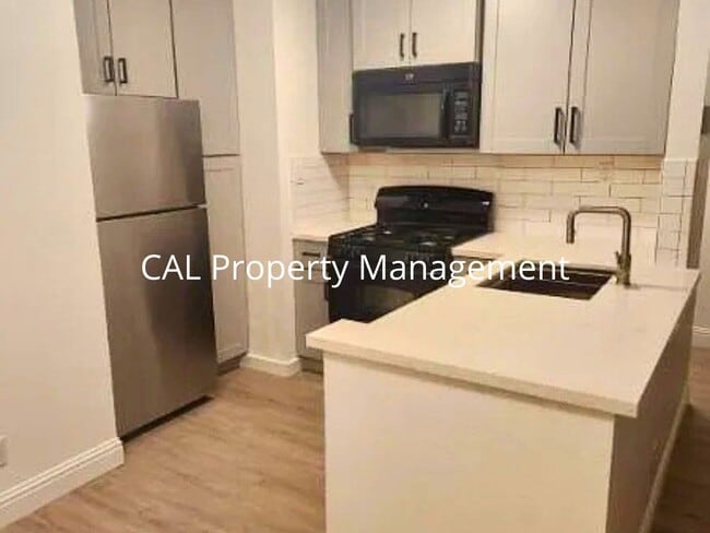 Building Photo - Cozy 1-Bedroom Apartment with Fireplace