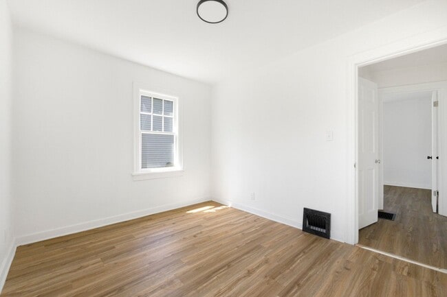 Building Photo - 3 Bedroom home! **2ND MONTH RENT FREE*