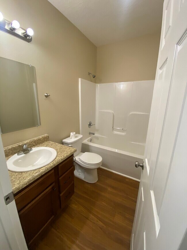 Building Photo - 1628 N Barnes Ave