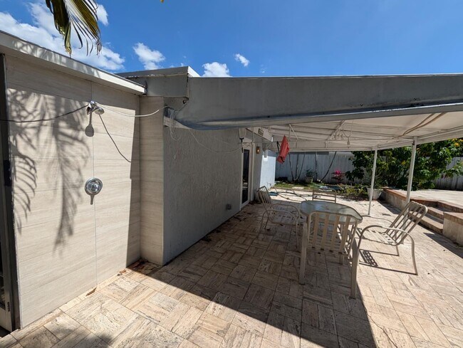 Building Photo - 1629 NW 5th Ave