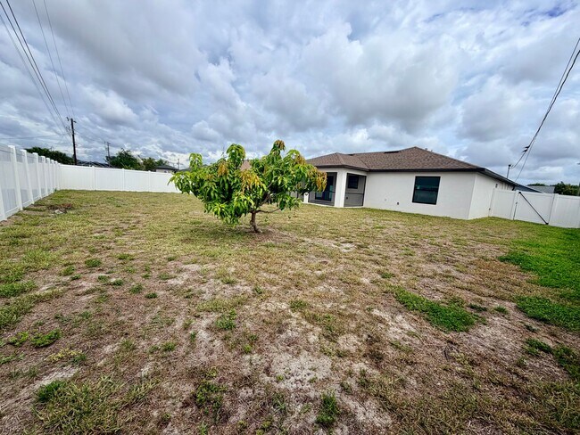Building Photo - Move-In Ready 3BR Home in SW Cape Coral with Fenced Yar+Screened Lanai+Lawn Care Included+Pet Fri...