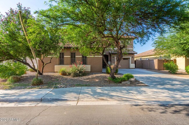 Building Photo - Eagle Glen Cul-de-sac Beauty