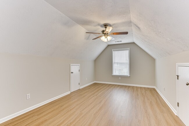 Building Photo - 4116 Chastain Dr