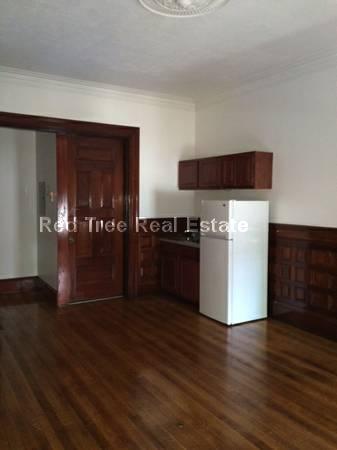 Building Photo - 1061 Beacon St