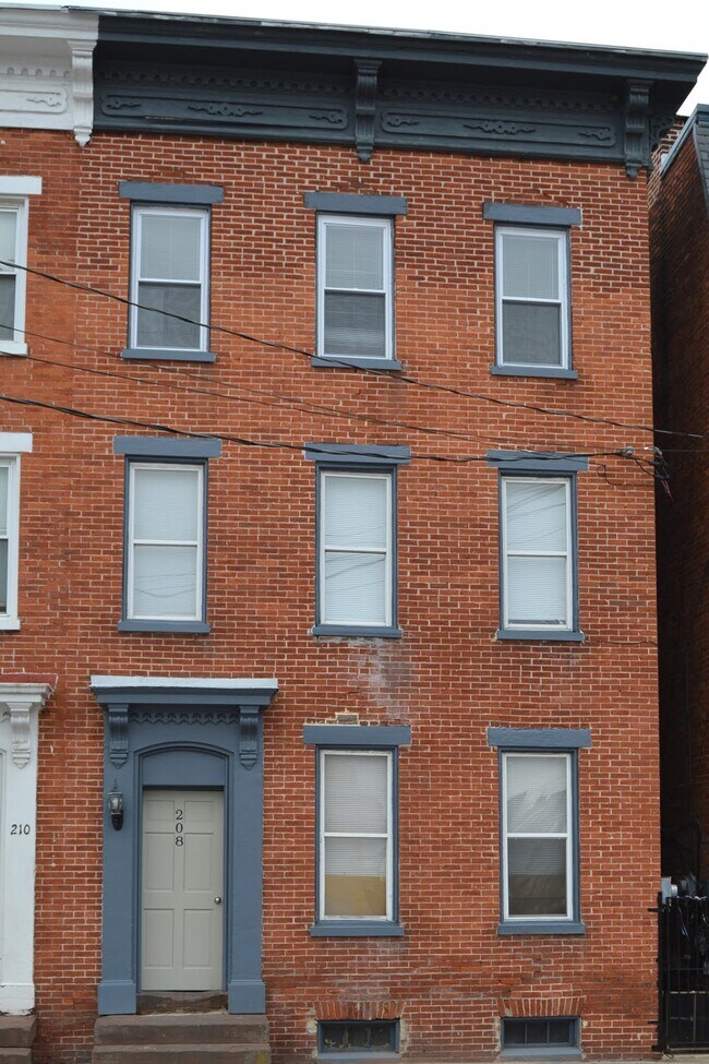 Building Photo - 208 S Duke St
