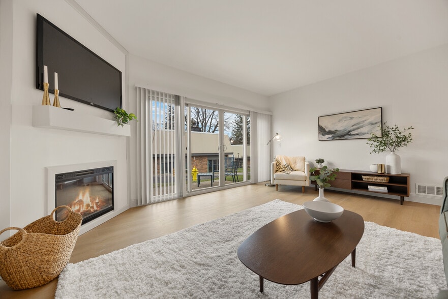 Primary Photo - Fayetteville Pines Townhouses