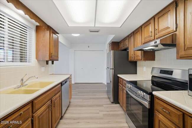 Building Photo - 6408 E Butte St