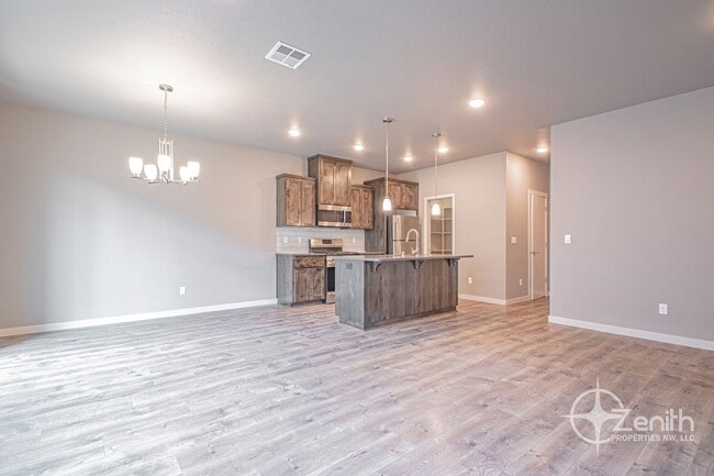 Building Photo - 12323 NE 116th Way