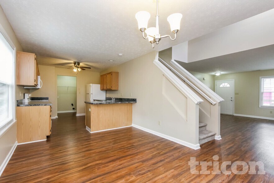 Building Photo - 607 Mountain Pine Dr