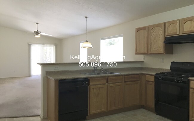 Building Photo - 3BR 2Bath - Near Rio Rancho Middle School