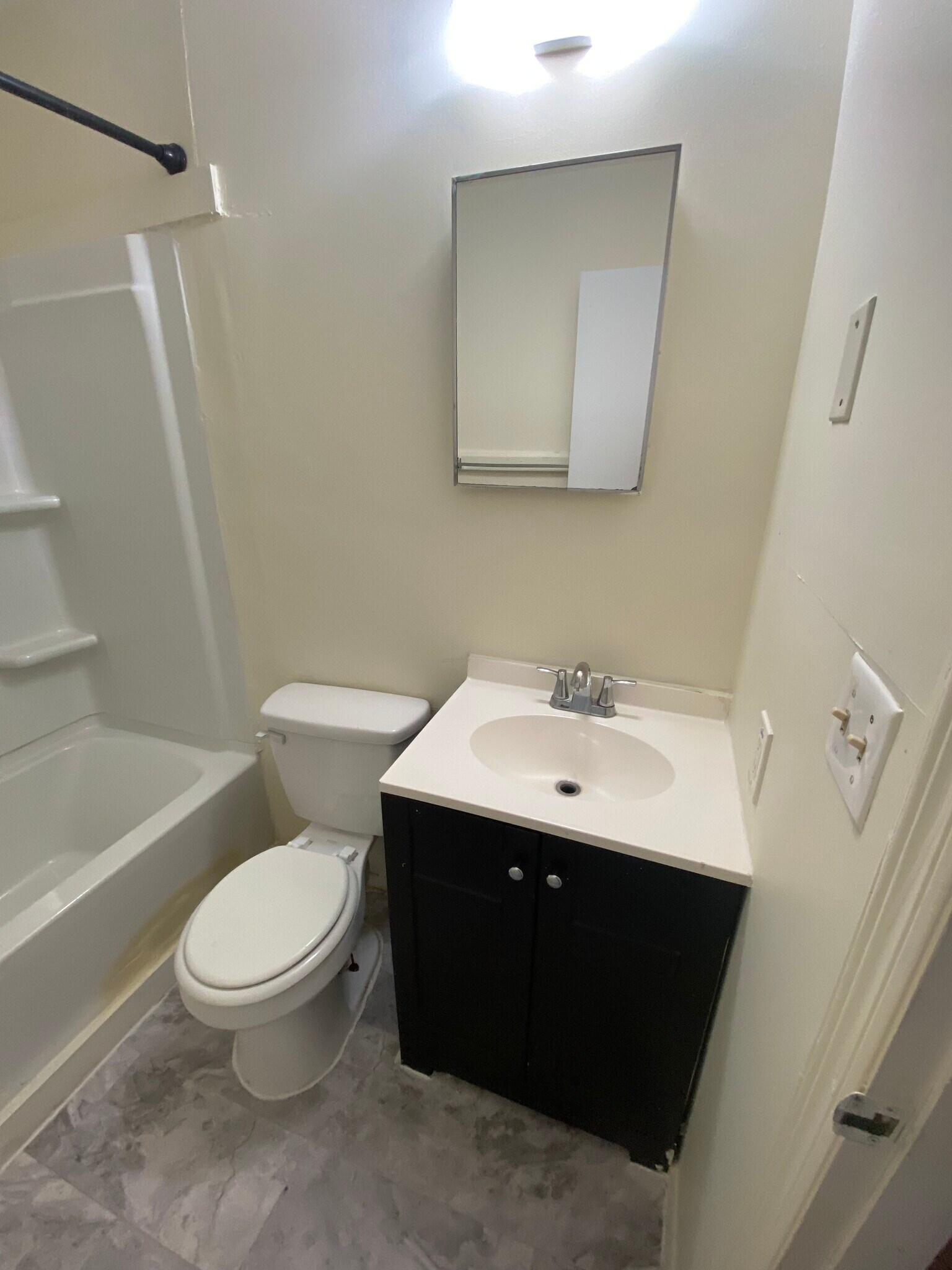 Full bath upstairs - 806 College Ave