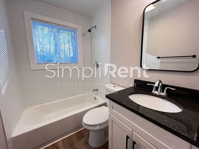 Building Photo - FULLY RENOVATED! 3 Bdrm / 1 Bath - 1st Month FREE with a 13 mo lease
