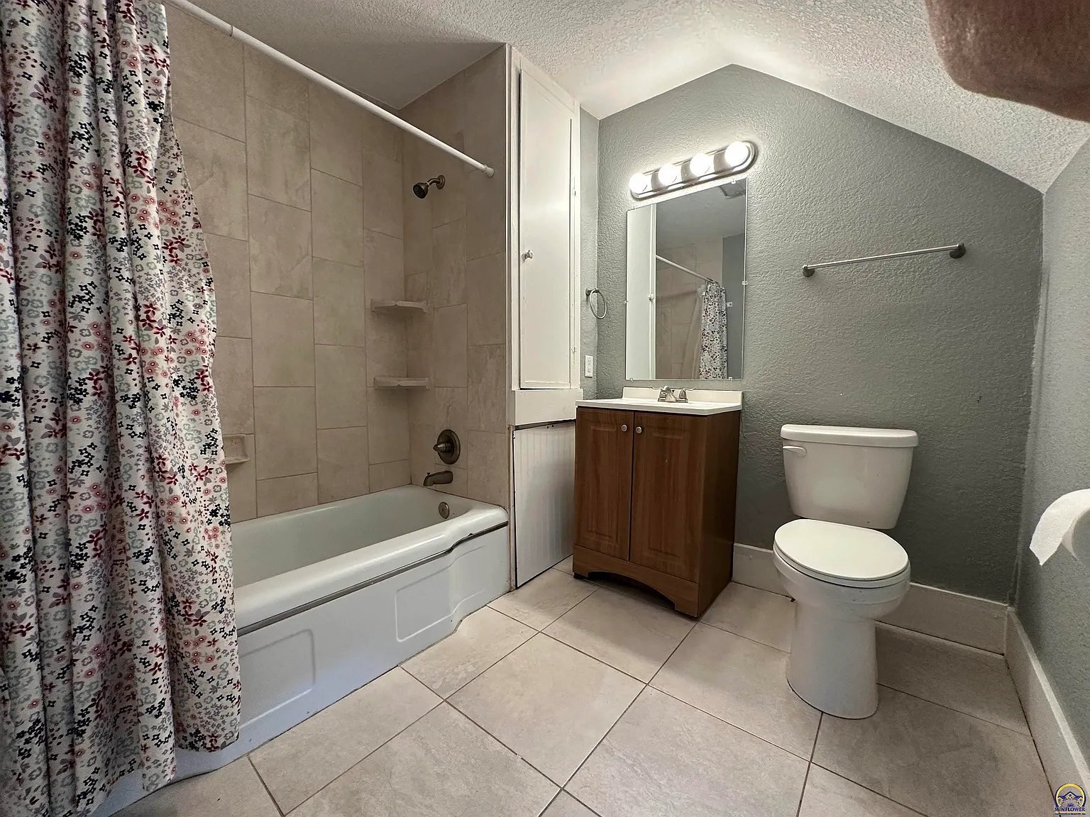 Building Photo - 3839 SW Sena Dr