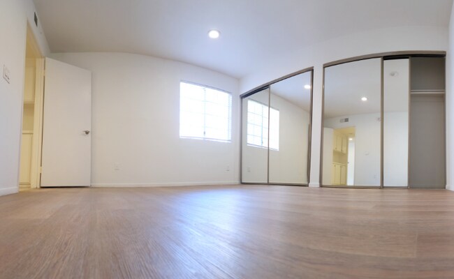 Building Photo - 11020 Hesby St