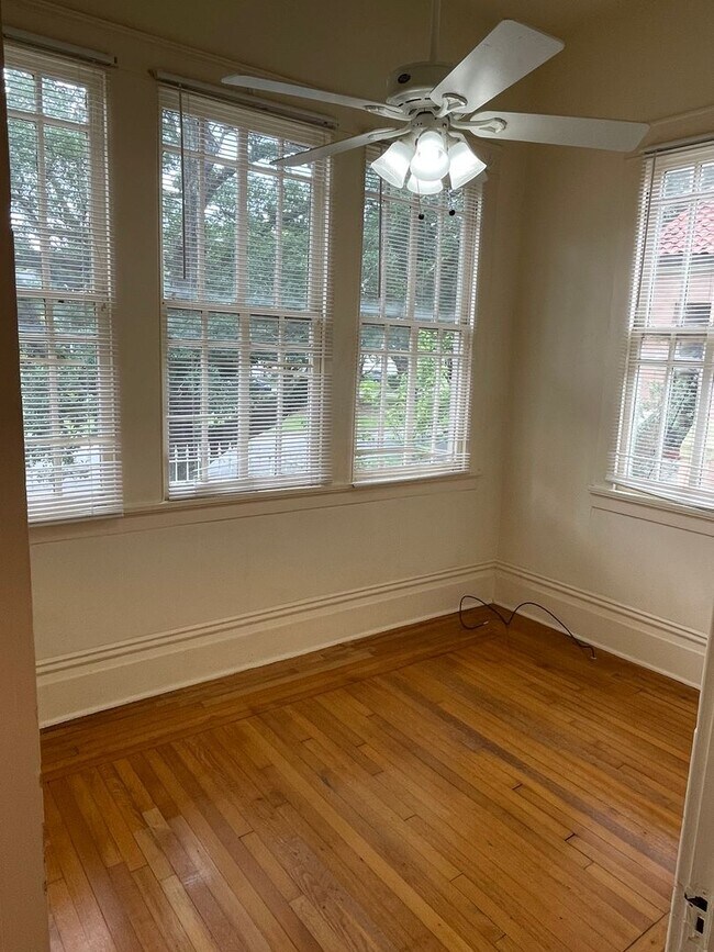 Building Photo - 3620-3620 Napoleon Ave
