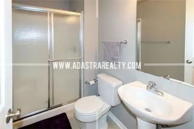 Building Photo - Spacious Maintenance Free Townhome in Gard...