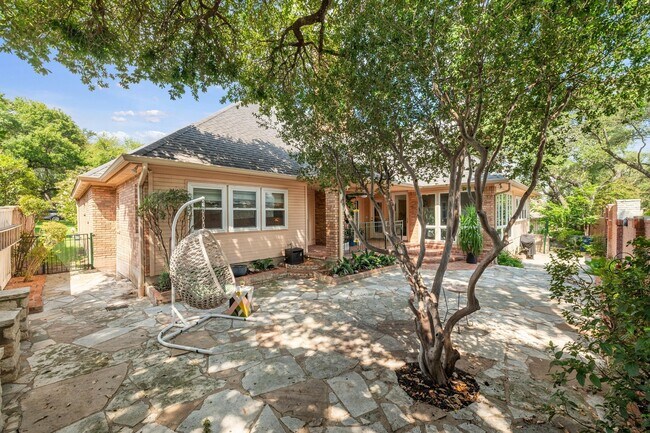 Building Photo - 6002 Ascot Cove