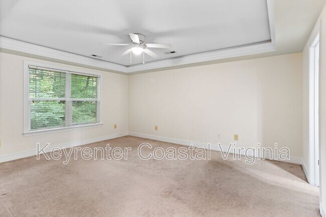 Building Photo - 40 Normandy Ln