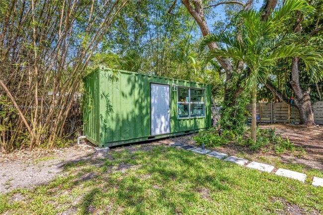 Building Photo - 5023 SW 59th Ave
