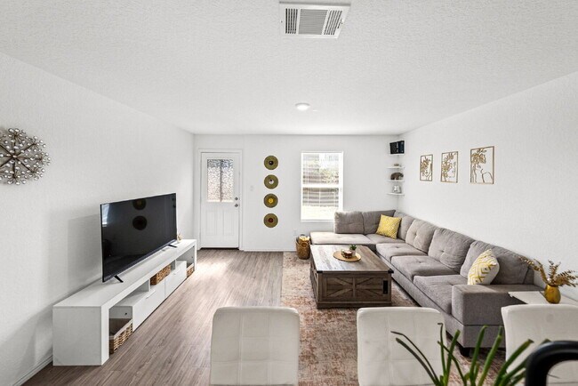 Building Photo - Where Modern Style, Cozy Living, and Effortless Comfort Come Together Perfectly