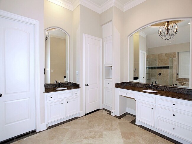 Building Photo - 15 Serenade Pines Pl