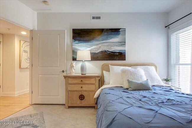 Building Photo - 10605 Meeting St