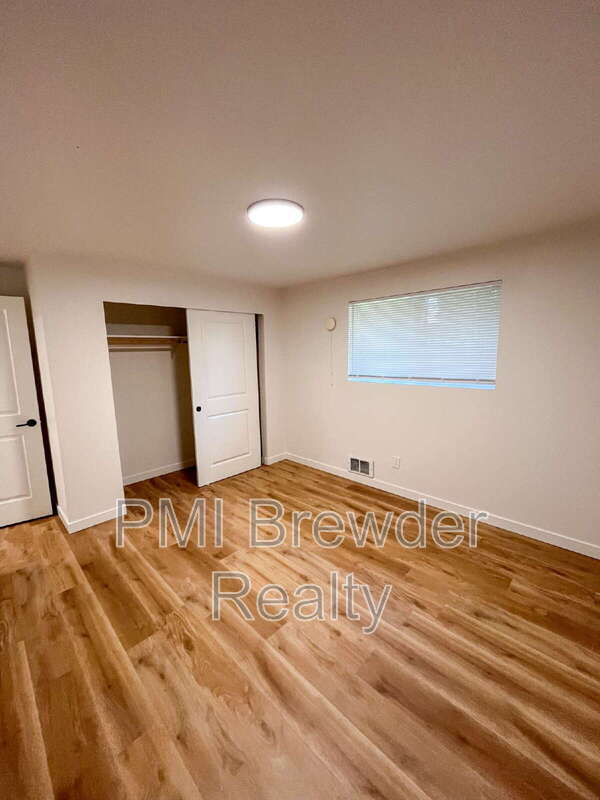 Building Photo - 9727 5th St NE