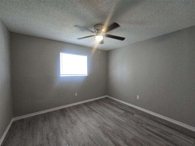 Building Photo - 911 Avenue K