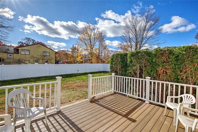 Building Photo - 138 Youngs Ave