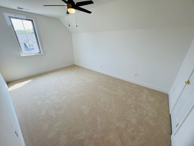 Building Photo - FOR LEASE - NEW BUILD TOWNHOME LOCATED IN ...