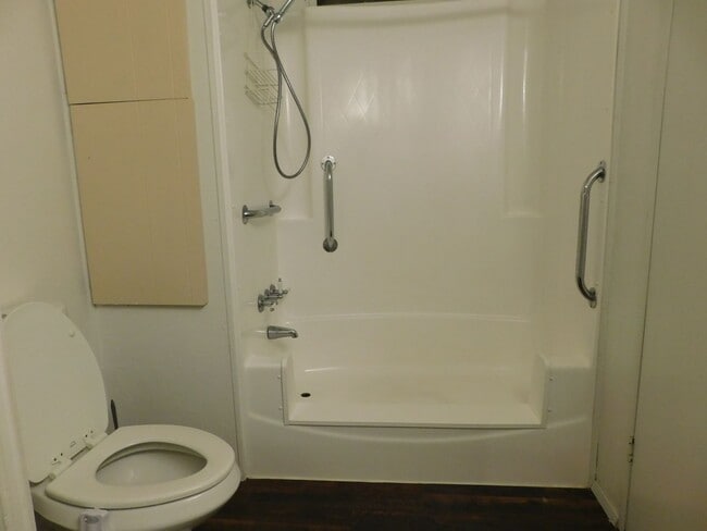 Building Photo - Unique Property