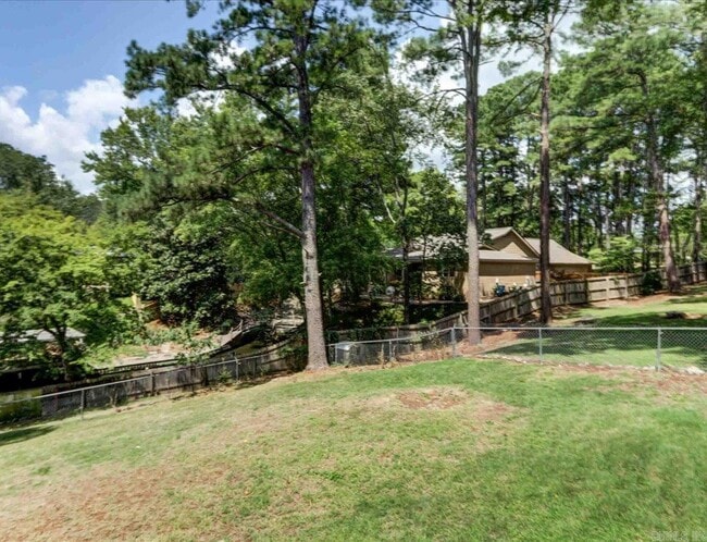 Building Photo - 202 Little John Trail