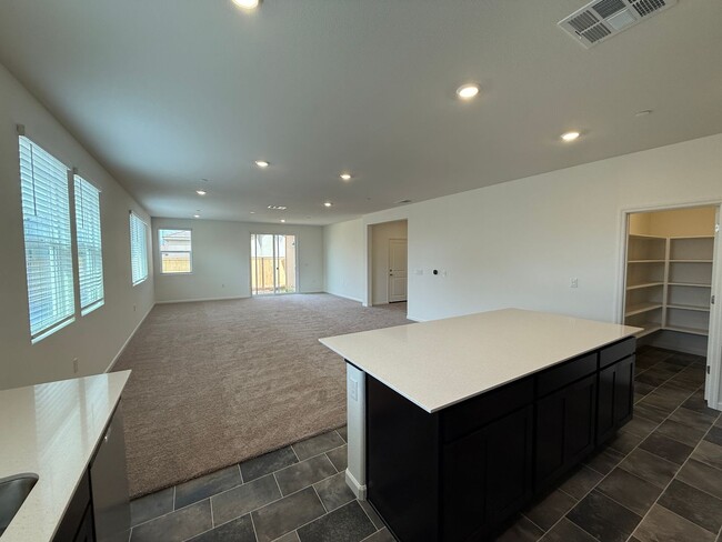 Building Photo - Brand NEW single story home in Hughson!