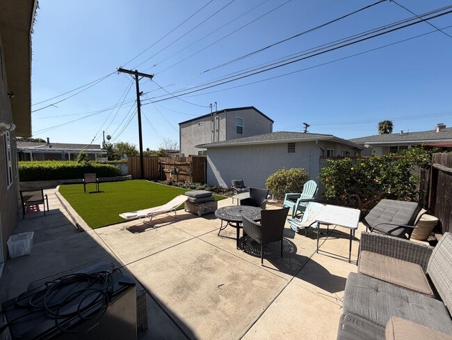 Building Photo - 5 Bedroom 3 Bath Home with a Great Yard!