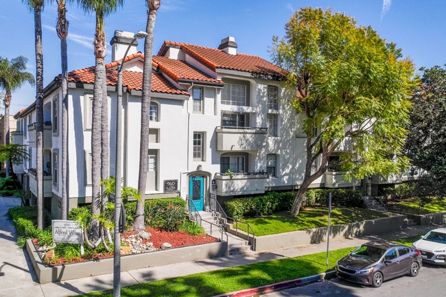 Primary Photo - 960 N. Alfred