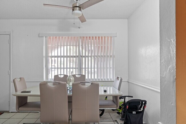 Building Photo - 6620 W 2nd Ct