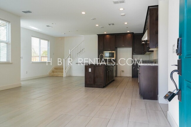 Building Photo - Hansen Village: Spacious 4-Bed Two Story H...