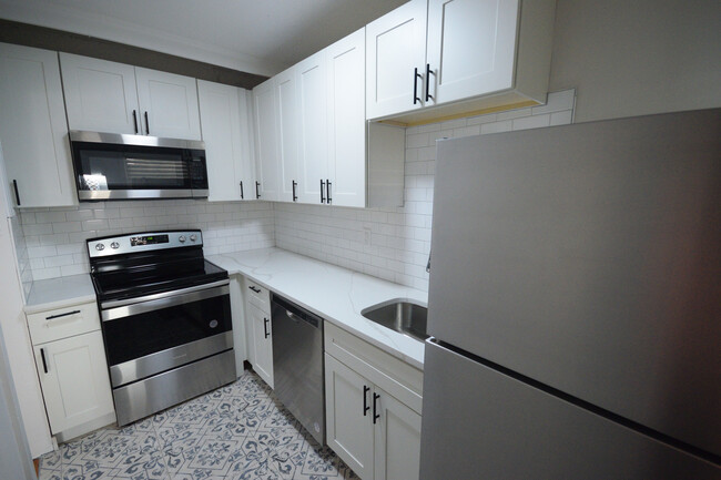 Primary Photo - 720 W 38th St