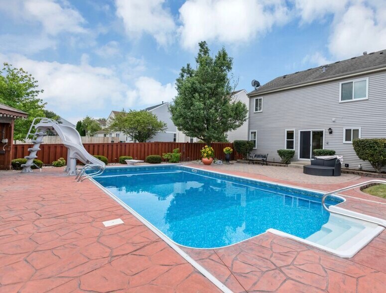 Building Photo - 250 Ferryville Dr