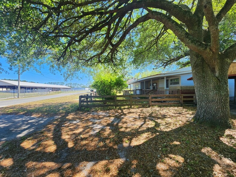 Building Photo - 5670 Lauramore Rd