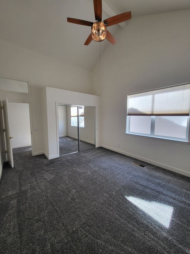 Building Photo - 3300 Dog Leg Dr
