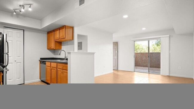 Building Photo - 5877 N Granite Reef Rd