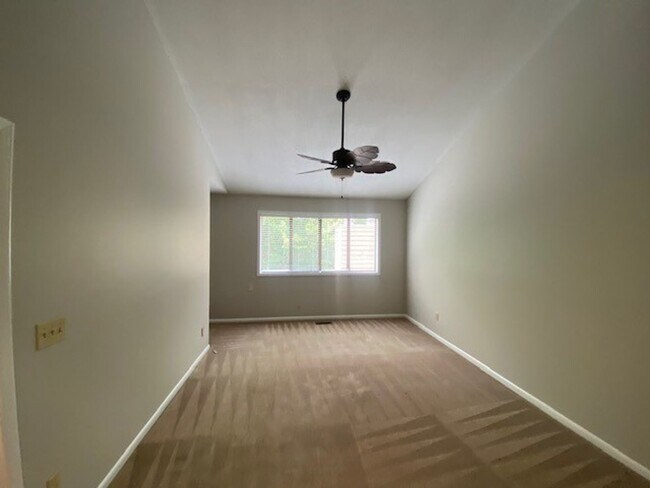 Building Photo - Welcome to this stunning 2-bedroom, 2-bath...