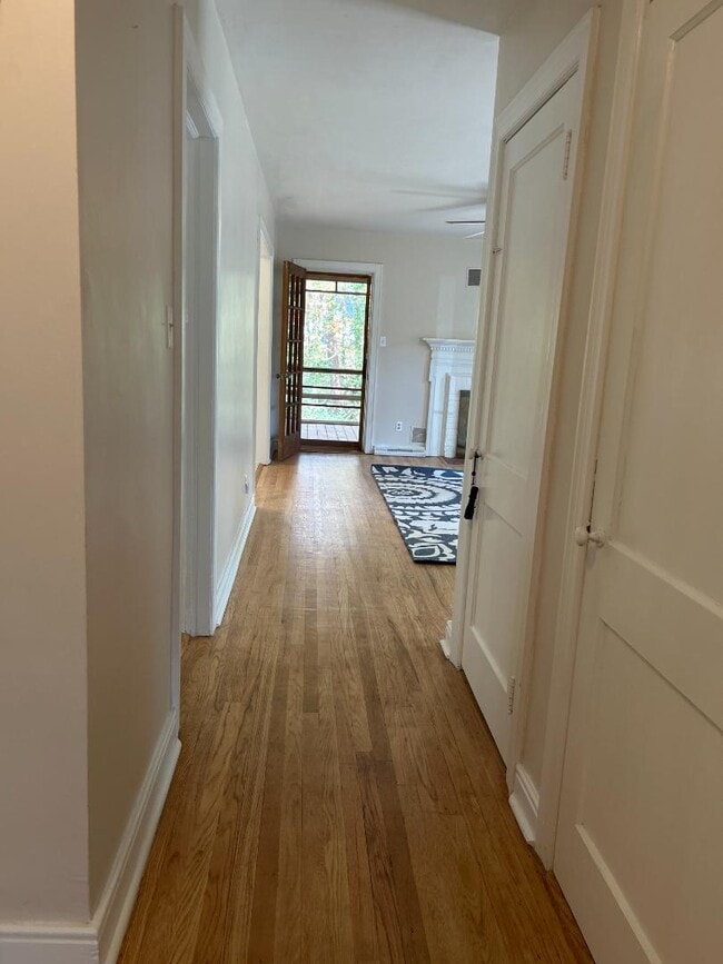 Building Photo - 1042 Peck Rd