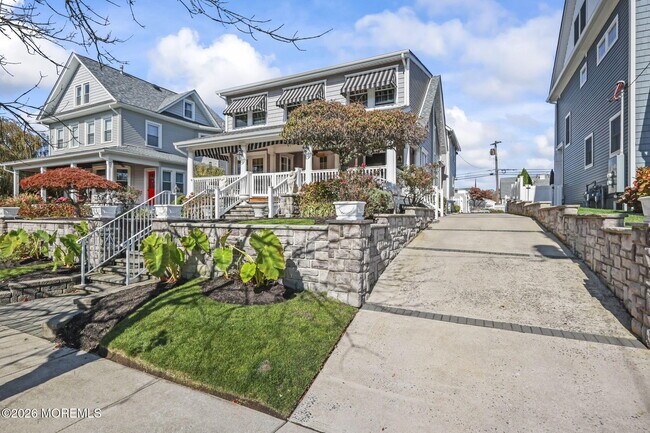 Building Photo - 208 4th Ave
