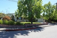 Building Photo - 3 Le Claire Ct